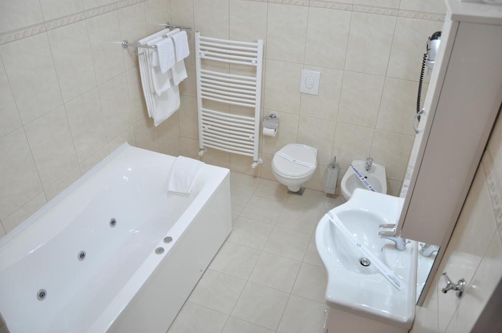 בראליה Hotel Traian מראה חיצוני תמונה